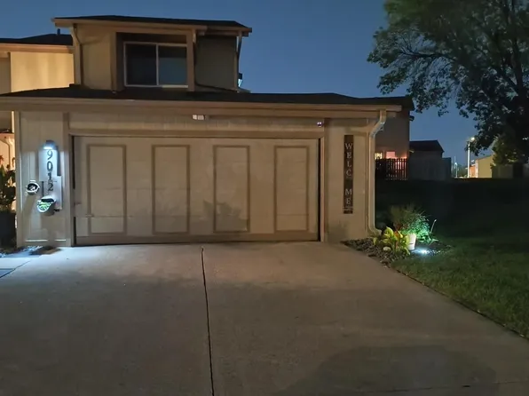 9012 David Cir, Omaha, NE 68138