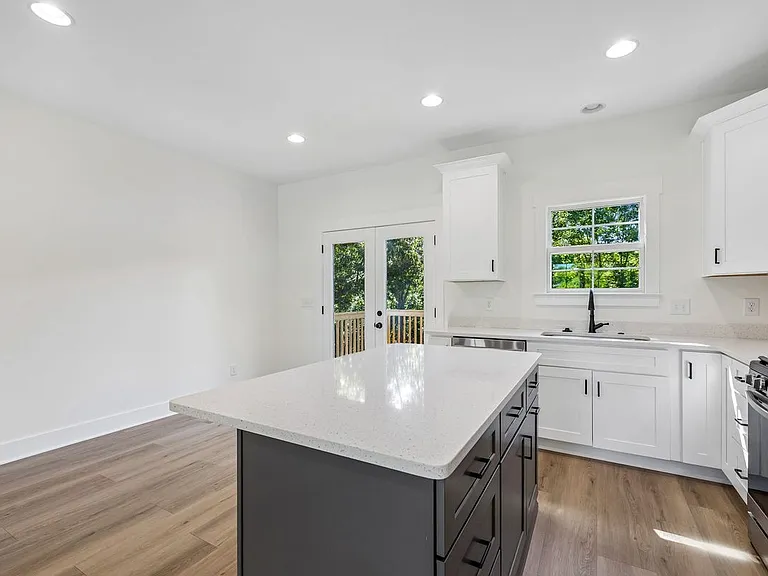 112 Rogers Ave — Photo 24