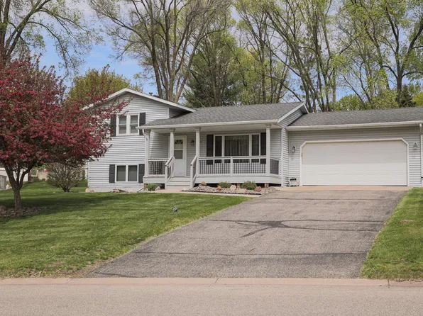 380 Flora St S, Prescott, WI 54021