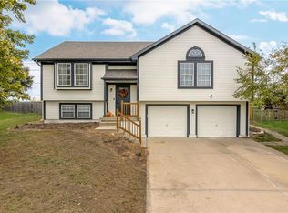 615 SE Joel Ave, Lees Summit, MO 64063