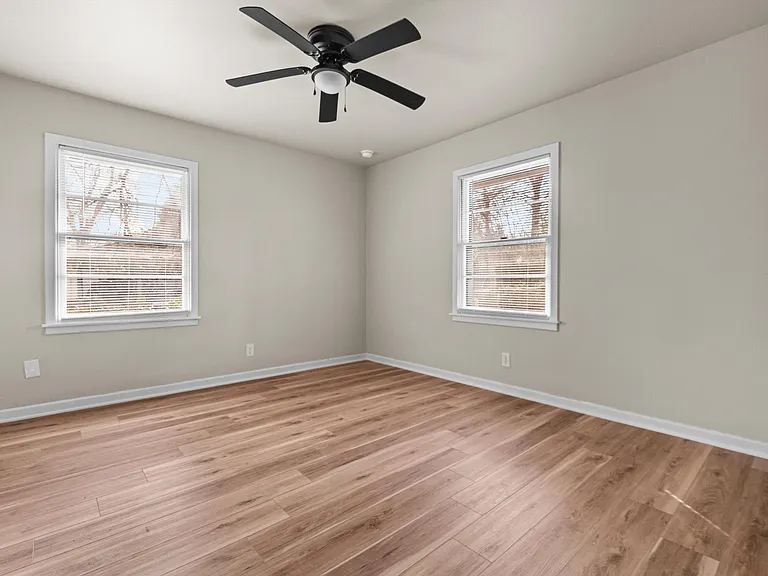 2335 Pleasant Dr — Photo 15