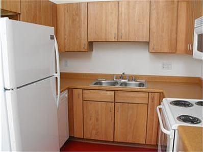 3rd image of 702 Broadway Blvd SE APT 12