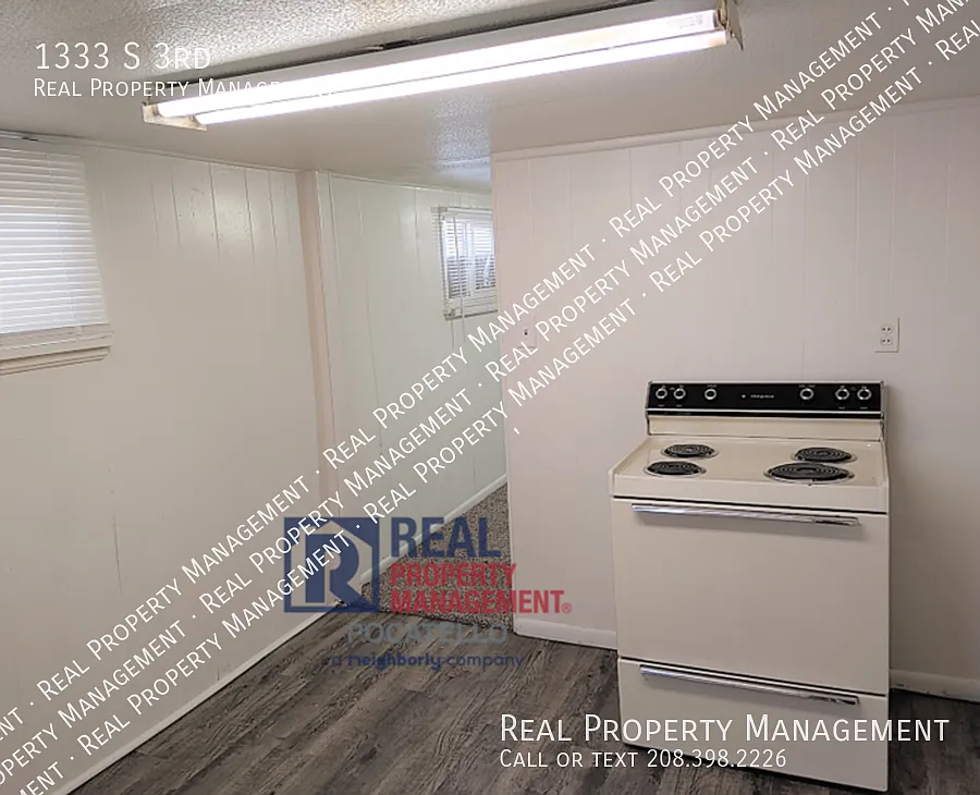 1 Bed 1 Bath basement apartment — Photo 3