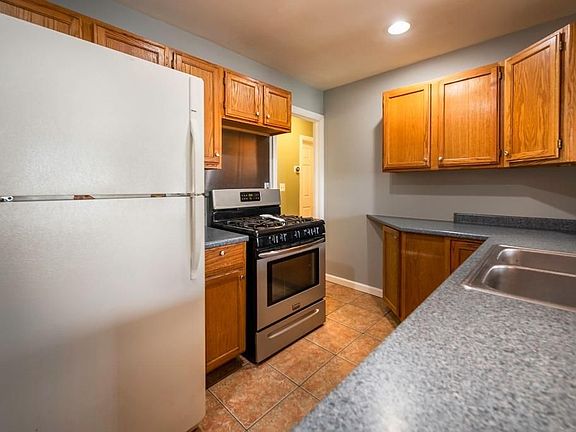 4th image of 508 Hunt Pl