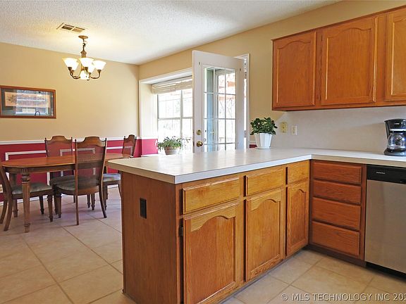3rd image of 1301 N Umbrella Cir