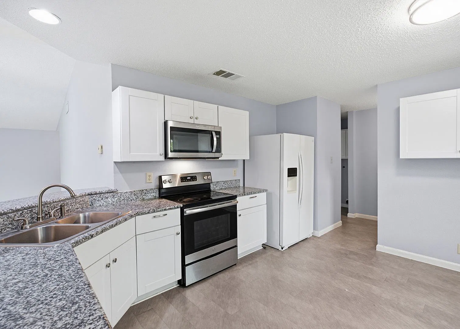 3 bed, 2.0 bath, 1825 sqft, $1,850 — Photo 3
