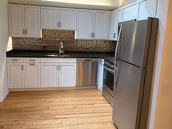 5th image of 312 N May St APT 4H