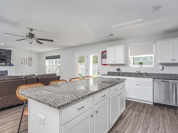 5th image of 646 Penfolds Way