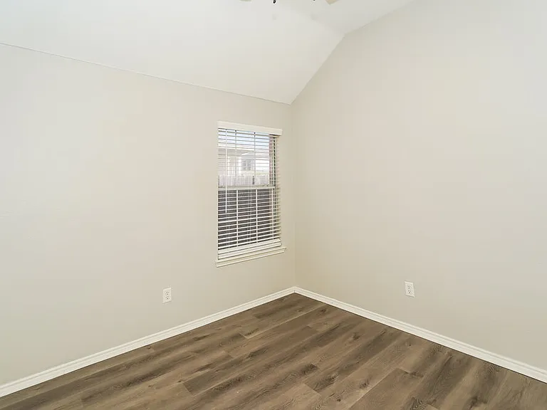 4617 Seneca Dr — Photo 13