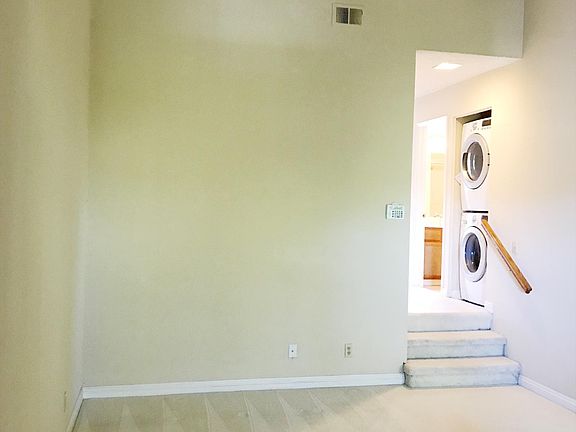 4th image of 37 Kenbrook Cir