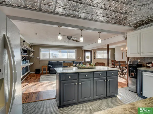 104 S Chicago St, Weeping Water, NE 68463