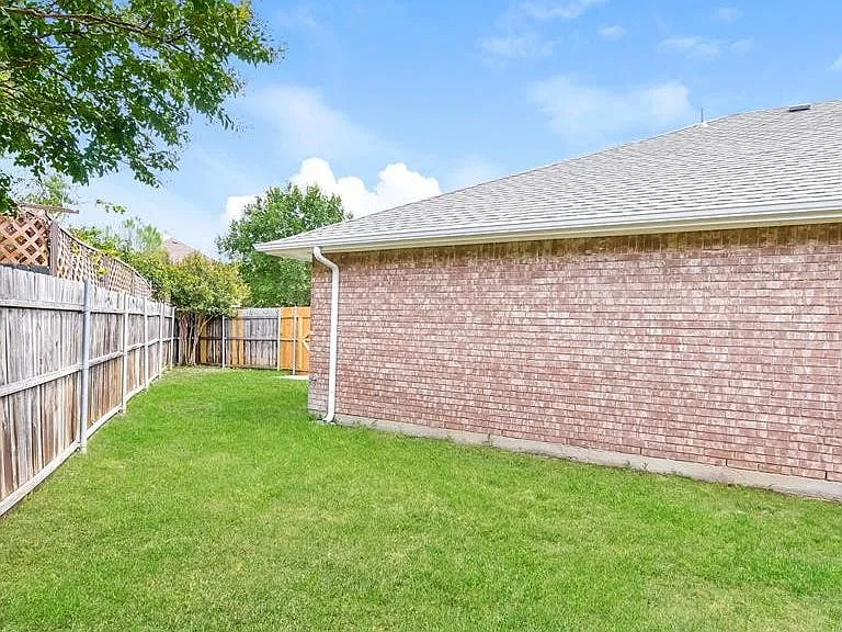 1708 Beau Ct — Photo 32