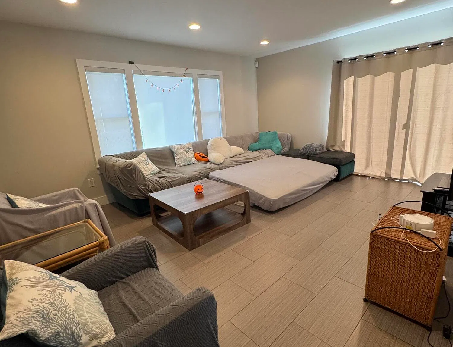 5 bed, 6.0 bath, 2376 sqft, $3,500 — Photo 3