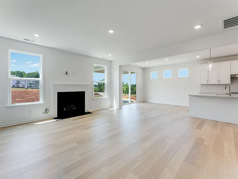 136 Glenn Dr — Photo 21