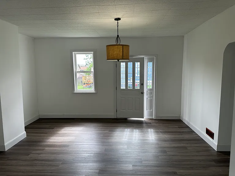 551 Jefferson St — Photo 3