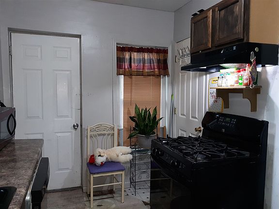 5th image of 314 W Washington St