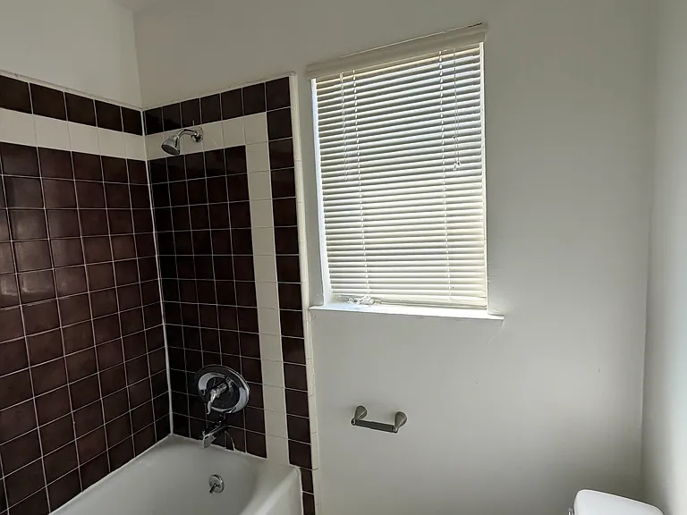 Sunset Park Apartments — Photo 22