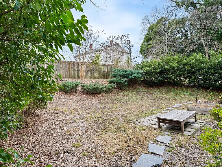 609 W Markham Ave — Photo 11