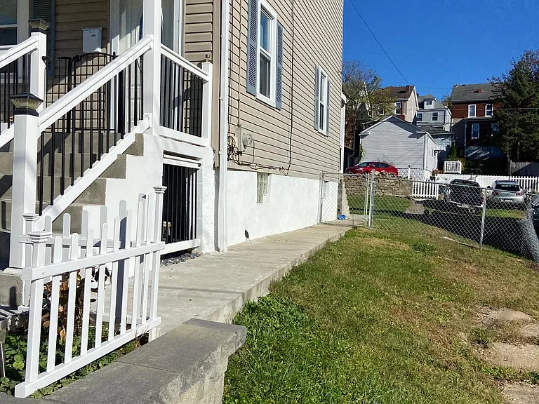 625 Chess St — Photo 9