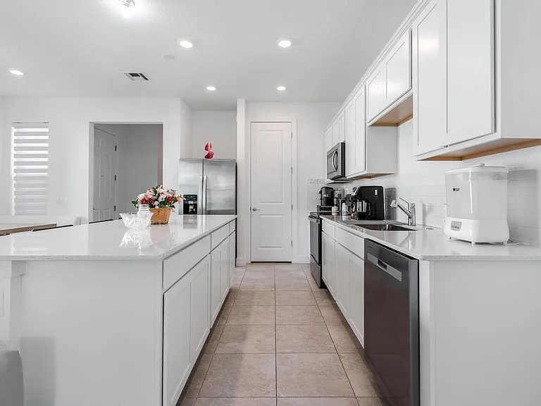 6082 Carre Way — Photo 4