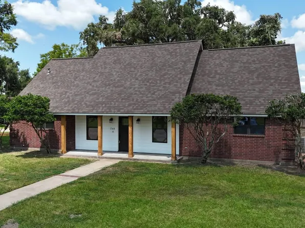 248 Canterbury Dr, West Columbia, TX 77486