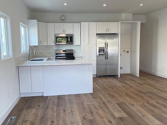 5th image of 2428 Houston St #1