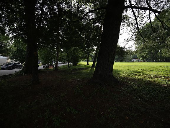 2nd image of 2501 Whitman Dr
