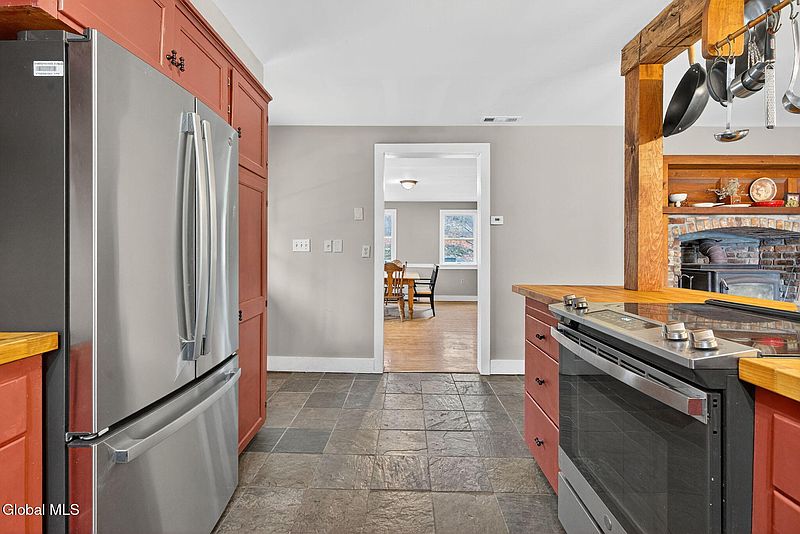 3rd image of 427 Gilchrist Hill Road