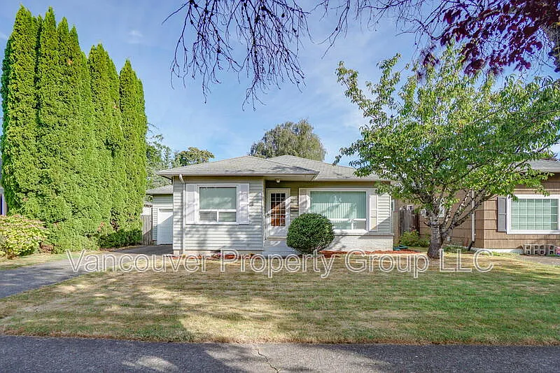2914 Lilac St photo 1