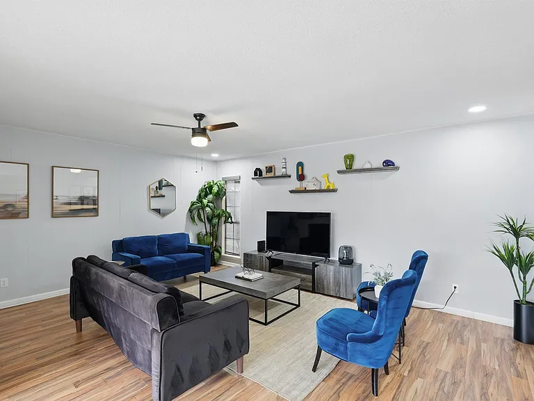 3454 Livingston Ln — Photo 18