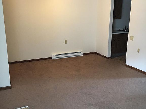 4th image of 90 N Buena Vista St