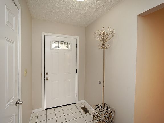 3rd image of 260 Sinclair Ct