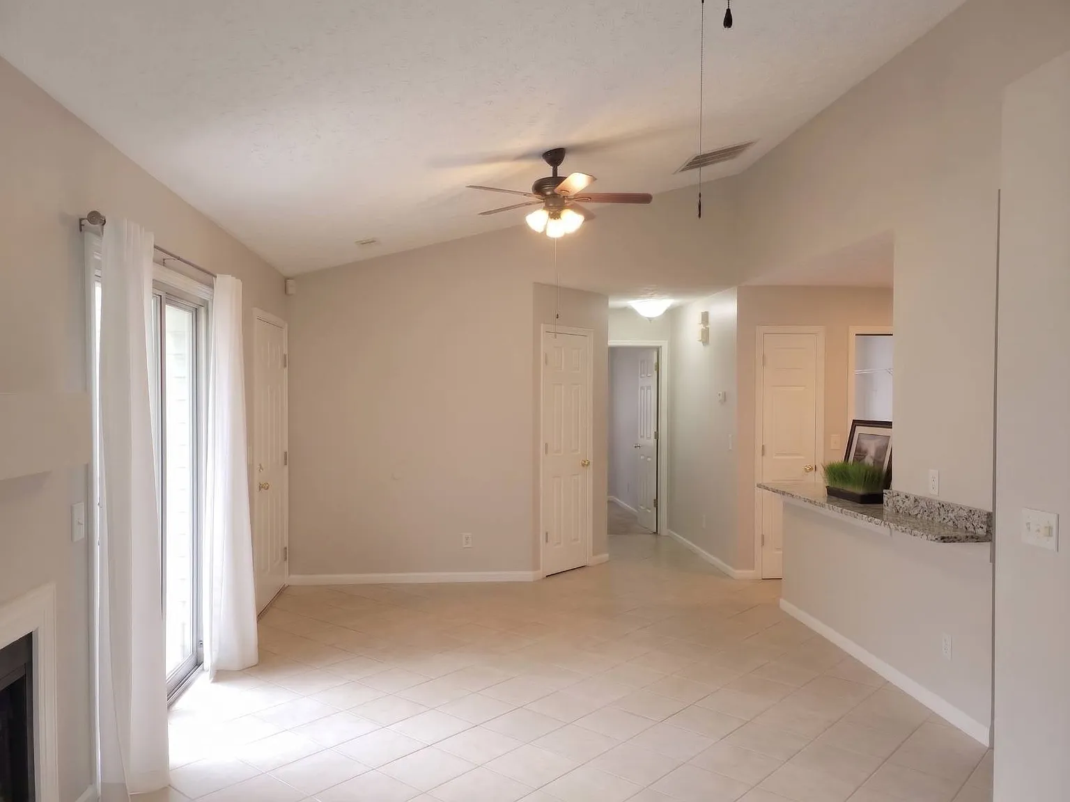 2 bed, 2.0 bath, 871 sqft, $1,795 — Photo 3