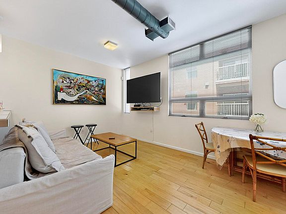 3rd image of 343 Platinum St SW