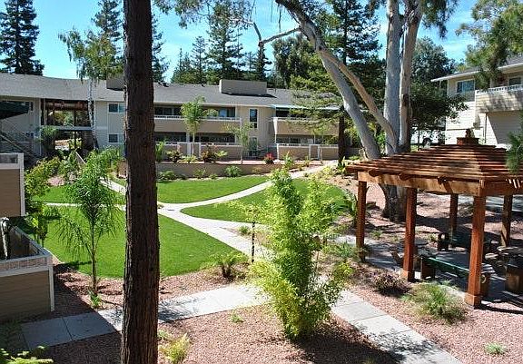 4th image of 690 Sharon Park Dr #13