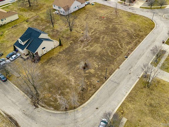 4th image of 591 Boyd St