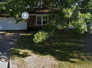 2440 W Village Ln, Springfield, MO 65807