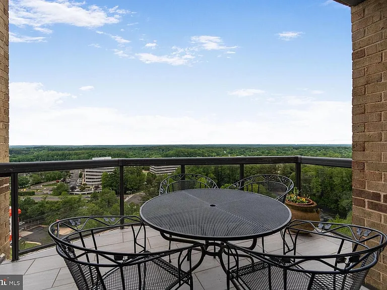 8380 Greensboro Dr #1008 — Photo 6