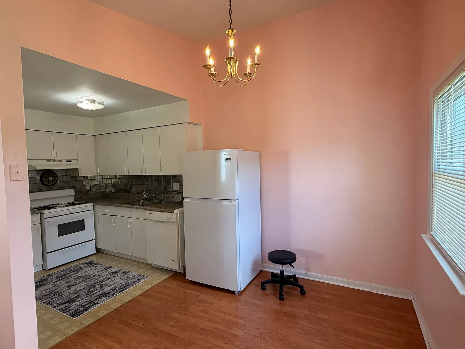 2 bed, 1100 sqft, $1,450 — Photo 3