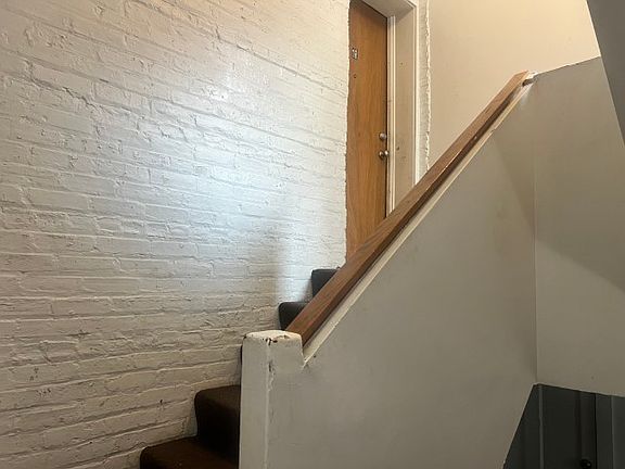 2nd image of 1839 N Hermitage Ave APT 1R