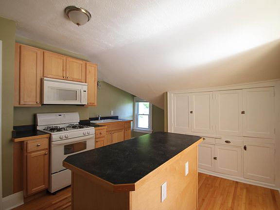 5th image of 2227 3rd St NE Unit 2