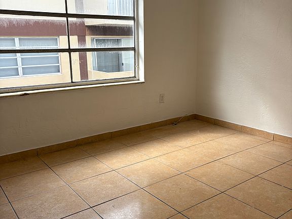 2nd image of 1163 Normandy Dr APT 6
