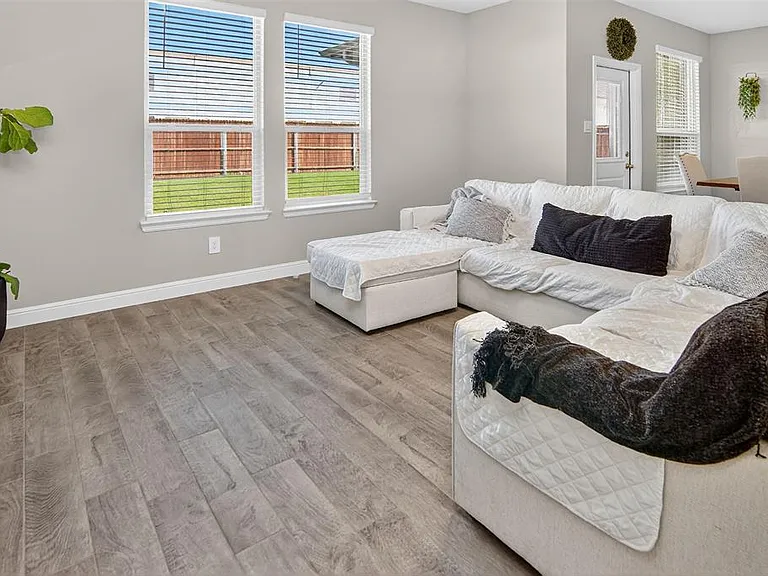 15536 Halstead Ln — Photo 18