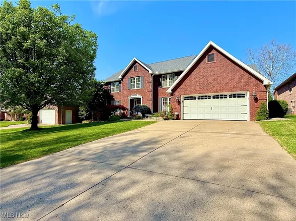 711 54th St, Vienna, WV 26105