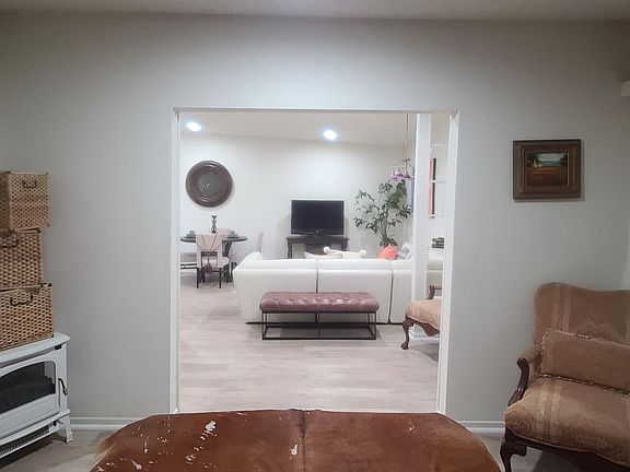 2nd image of 2849 N Fair Oaks Ave