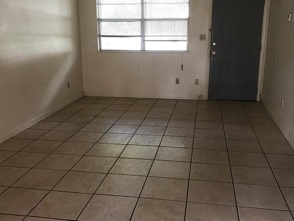 4th image of 286 SE Hanover Pl Unit 102