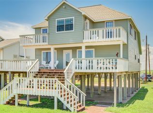 101 Stanek Dr, Surfside Beach, TX 77541