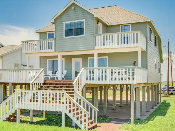 101 Stanek Dr, Surfside Beach, TX 77541