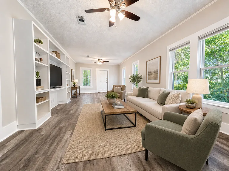 2210 Coggin Ave — Photo 2