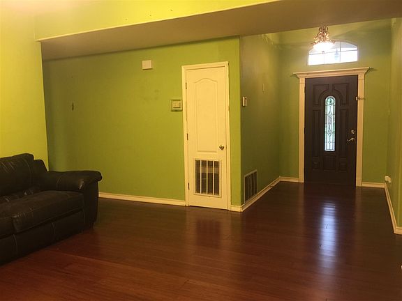 4th image of 8909 Rolling Hills Dr